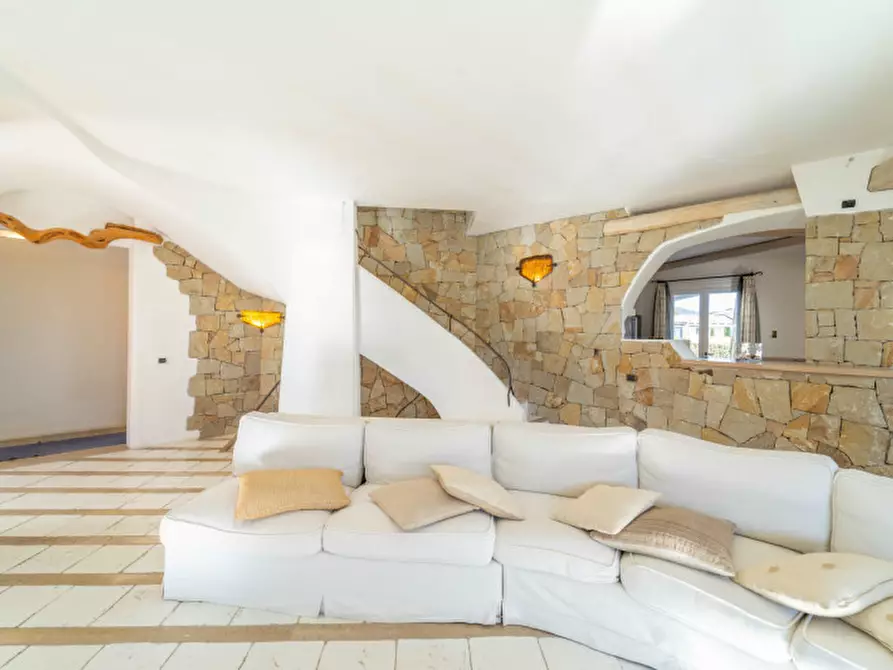 Immagine 12 di Villa in vendita  in VIA DEL GIGLIO a Olbia