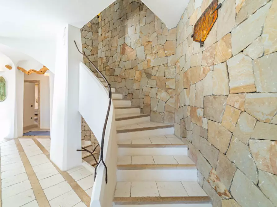 Immagine 15 di Villa in vendita  in VIA DEL GIGLIO a Olbia