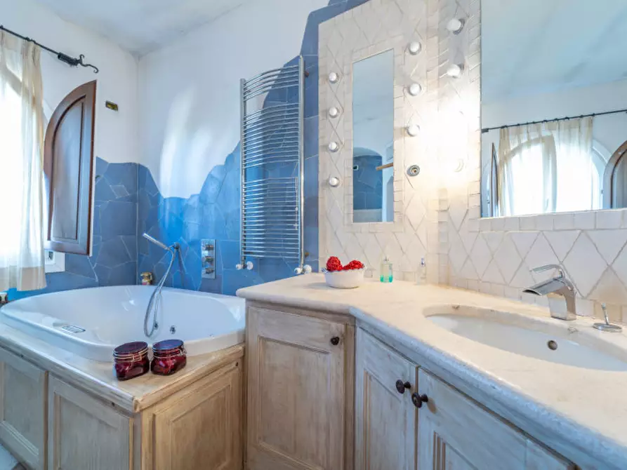 Immagine 18 di Villa in vendita  in VIA DEL GIGLIO a Olbia