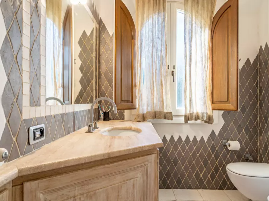 Immagine 23 di Villa in vendita  in VIA DEL GIGLIO a Olbia