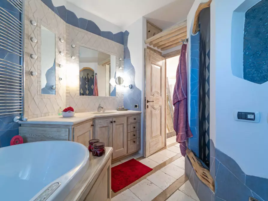 Immagine 24 di Villa in vendita  in VIA DEL GIGLIO a Olbia