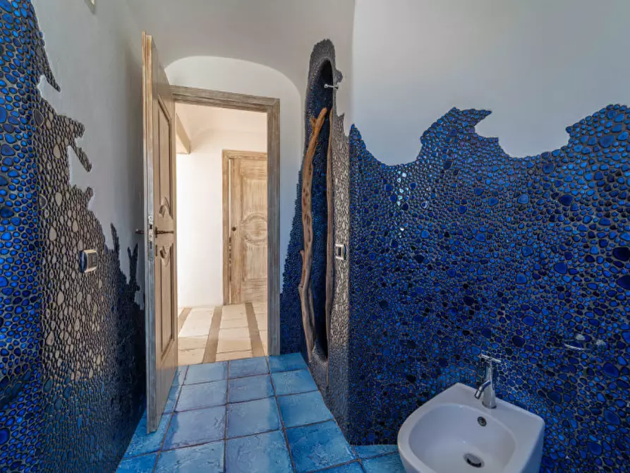 Immagine 26 di Villa in vendita  in VIA DEL GIGLIO a Olbia
