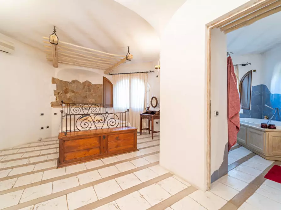 Immagine 33 di Villa in vendita  in VIA DEL GIGLIO a Olbia