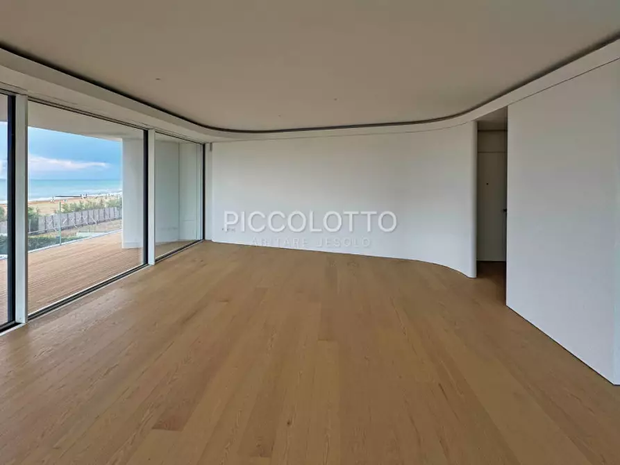 Immagine 11 di Appartamento in vendita  in Piazzetta Casa Bianca a Jesolo