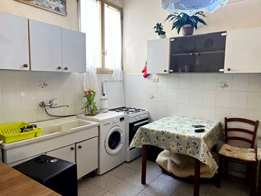 Immagine 10 di Appartamento in vendita  in Via Taranto a Parabita