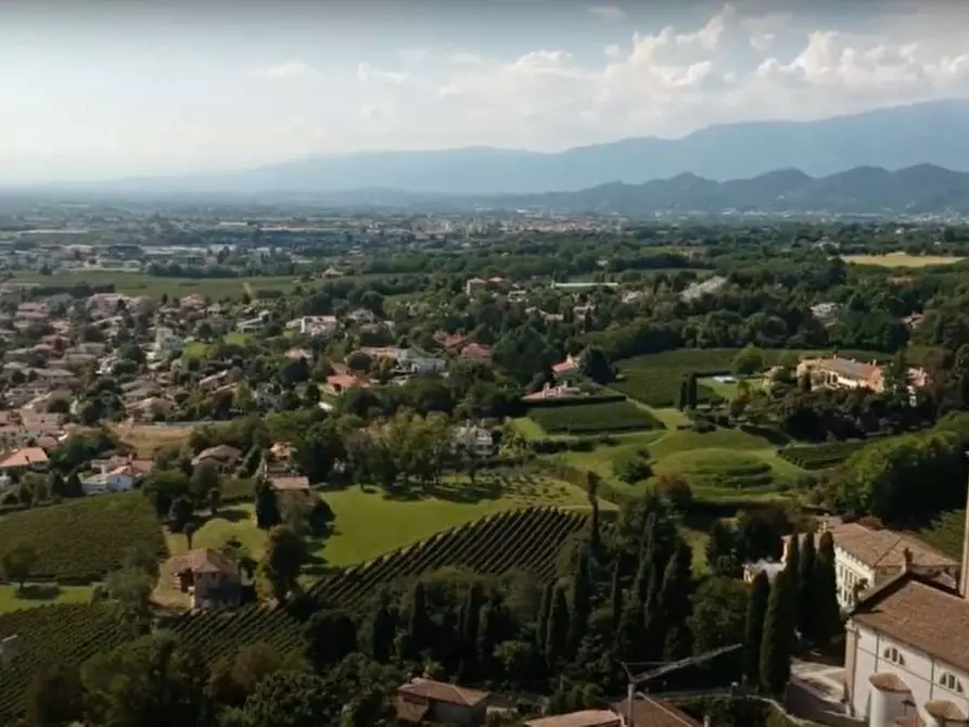 Immagine 2 di Terreno in vendita  a Montebelluna
