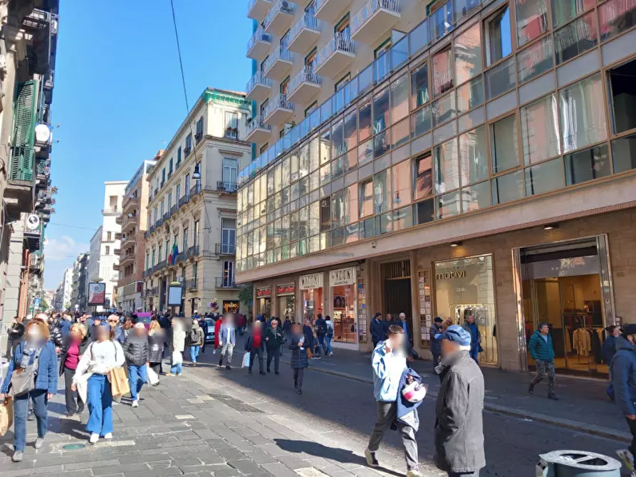 Immagine 8 di Magazzino in vendita  in Via Emanuele De Deo a Napoli