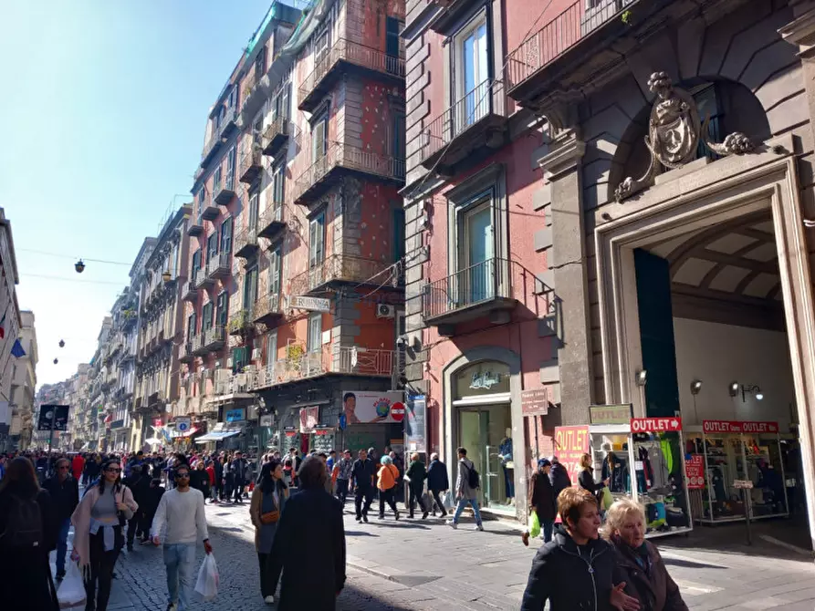 Immagine 10 di Magazzino in vendita  in Via Emanuele De Deo a Napoli