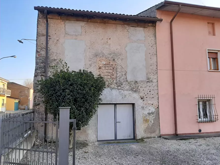 Immagine 1 di Rustico / casale in vendita  a Valeggio Sul Mincio