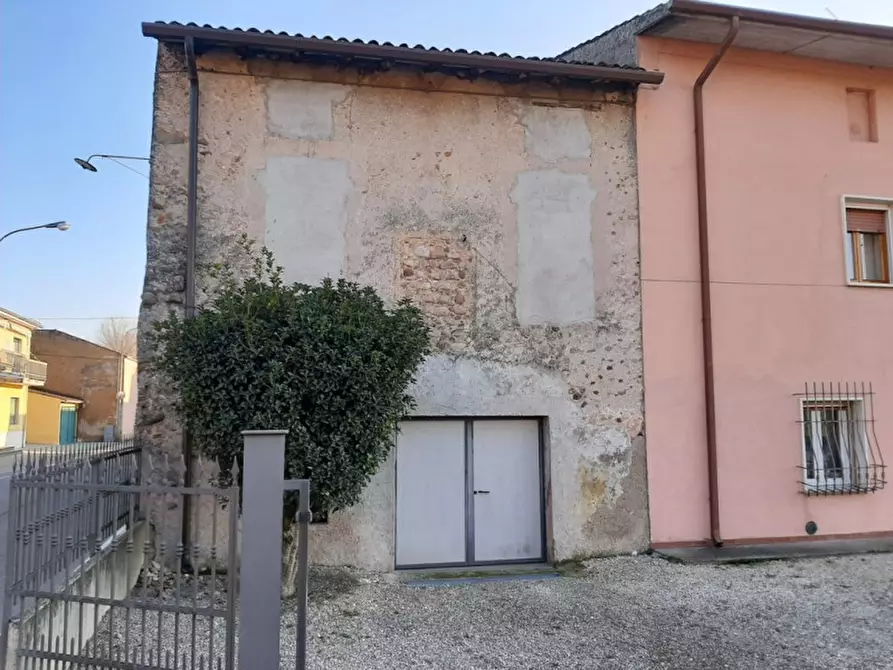 Immagine 9 di Rustico / casale in vendita  a Valeggio Sul Mincio