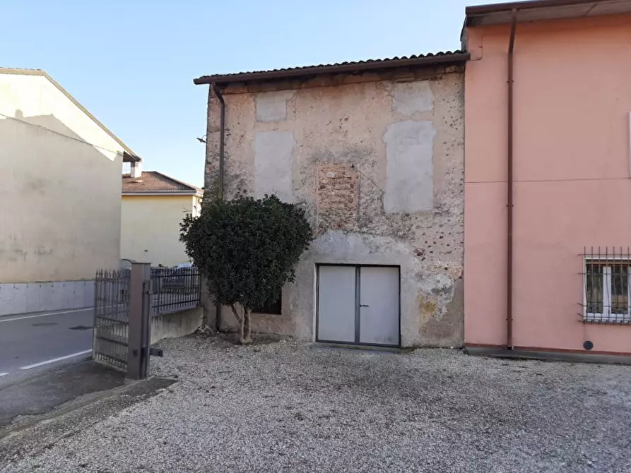 Immagine 10 di Rustico / casale in vendita  a Valeggio Sul Mincio