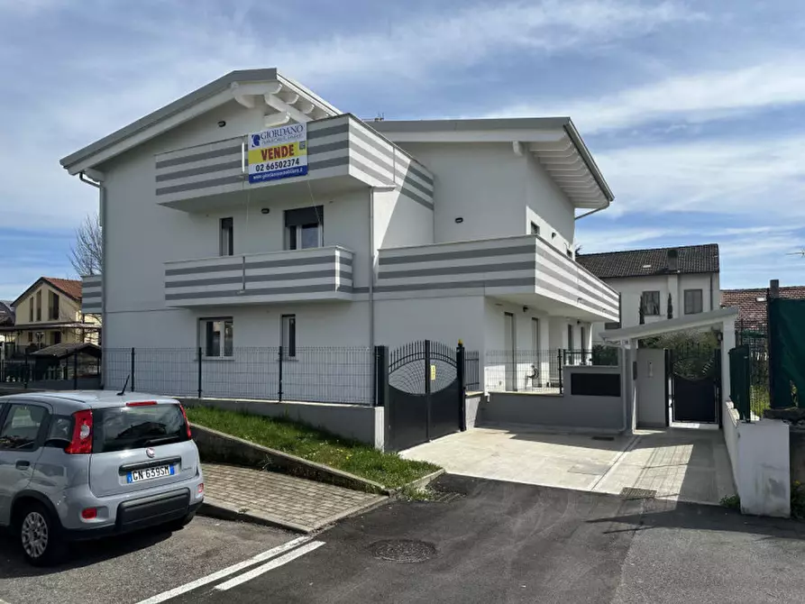 Immagine 3 di Appartamento in vendita  in Via Don Luigi Grisostomi, 15 a Correzzana