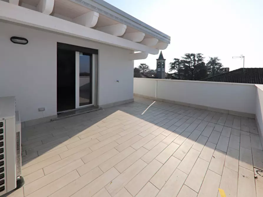 Immagine 17 di Appartamento in vendita  in Via Principale a Correzzana