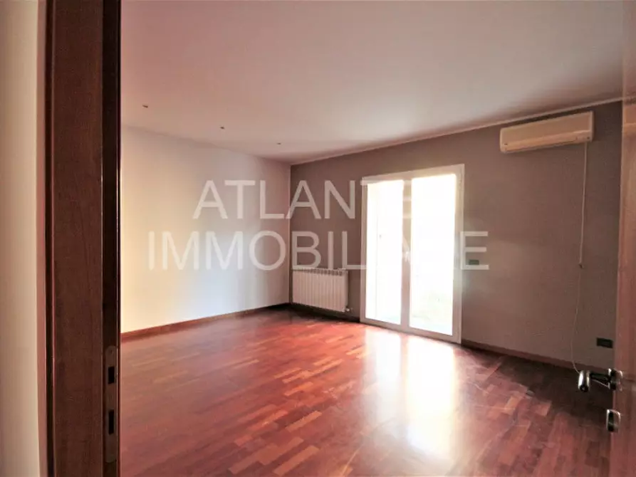 Immagine 9 di Casa bifamiliare in vendita  in Via Niccolo' Paganini a Misano Adriatico