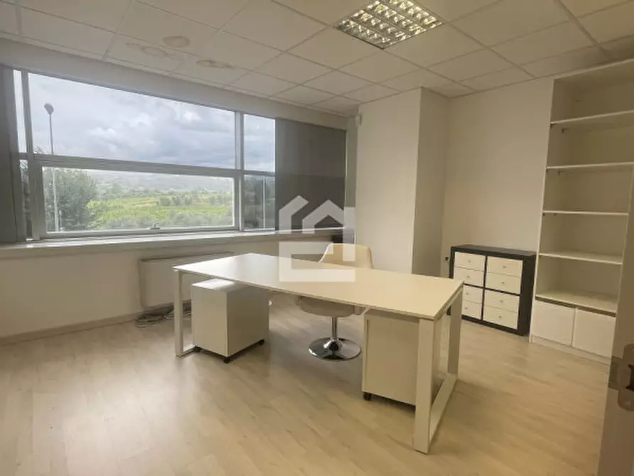 Immagine 4 di Attività commerciale in affitto  in Via Nazionale a Manerba Del Garda