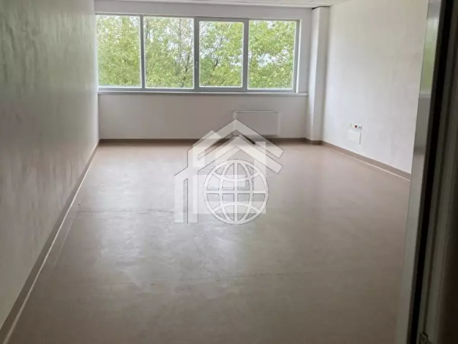 Immagine 5 di Attività commerciale in affitto  in Via Nazionale a Manerba Del Garda