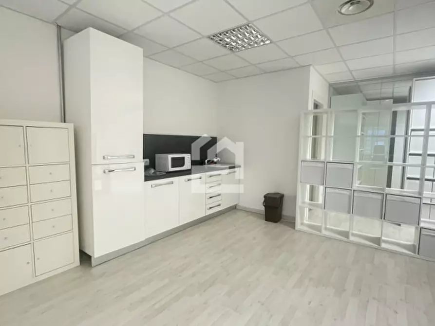 Immagine 13 di Attività commerciale in affitto  in Via Nazionale a Manerba Del Garda