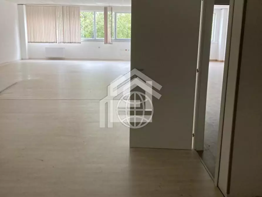 Immagine 14 di Attività commerciale in affitto  in Via Nazionale a Manerba Del Garda