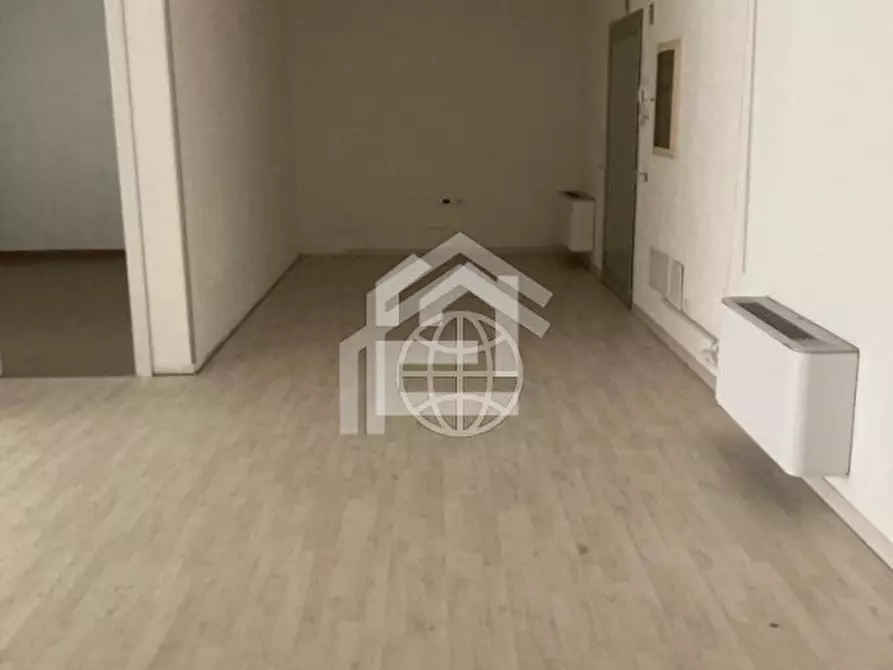 Immagine 15 di Attività commerciale in affitto  in Via Nazionale a Manerba Del Garda