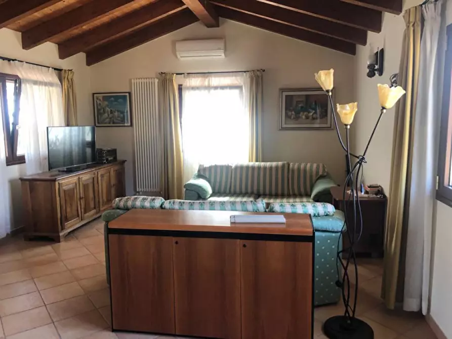 Immagine 11 di Villa in vendita  a Olbia