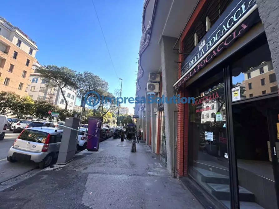 Immagine 4 di Negozio in affitto  in Via Giambattista Ruoppolo a Napoli