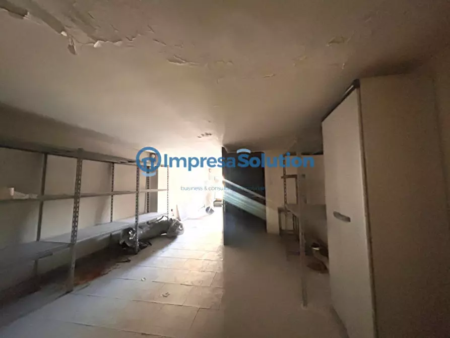 Immagine 10 di Negozio in affitto  in Via Giambattista Ruoppolo a Napoli