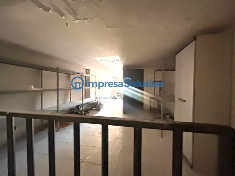 Immagine 11 di Negozio in affitto  in Via Giambattista Ruoppolo a Napoli