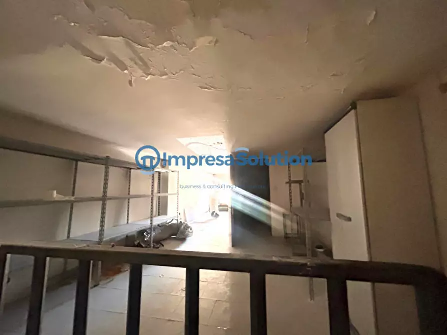 Immagine 14 di Negozio in affitto  in Via Giambattista Ruoppolo a Napoli