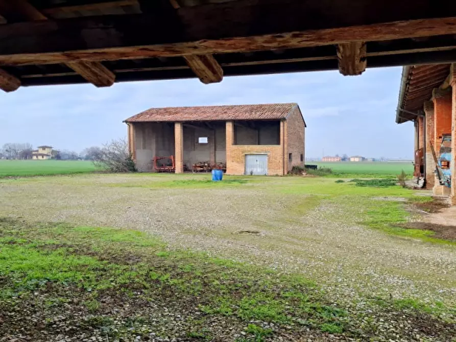 Immagine 17 di Rustico / casale in vendita  a Cortemaggiore