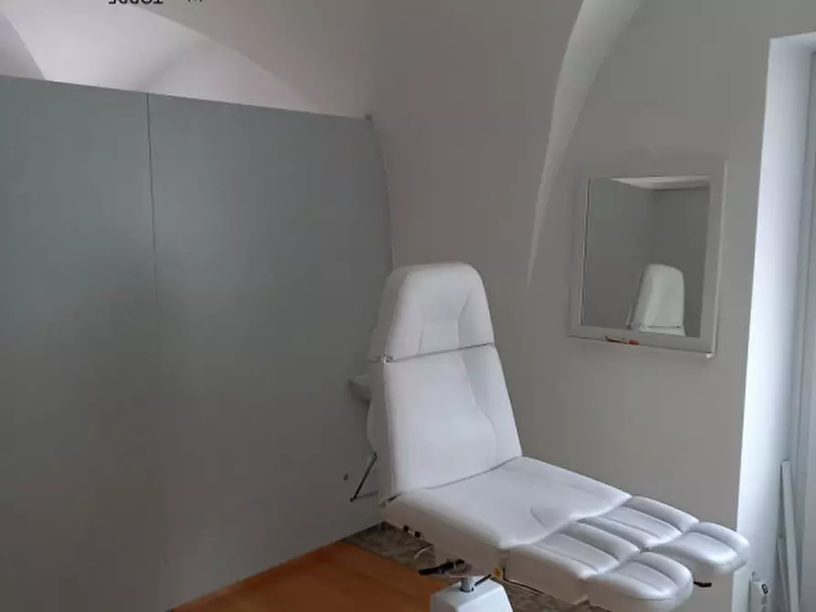 Immagine 12 di Attività commerciale in affitto  a Contà