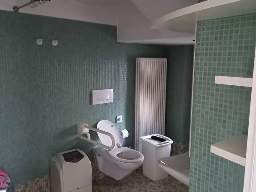 Immagine 17 di Attività commerciale in affitto  a Contà