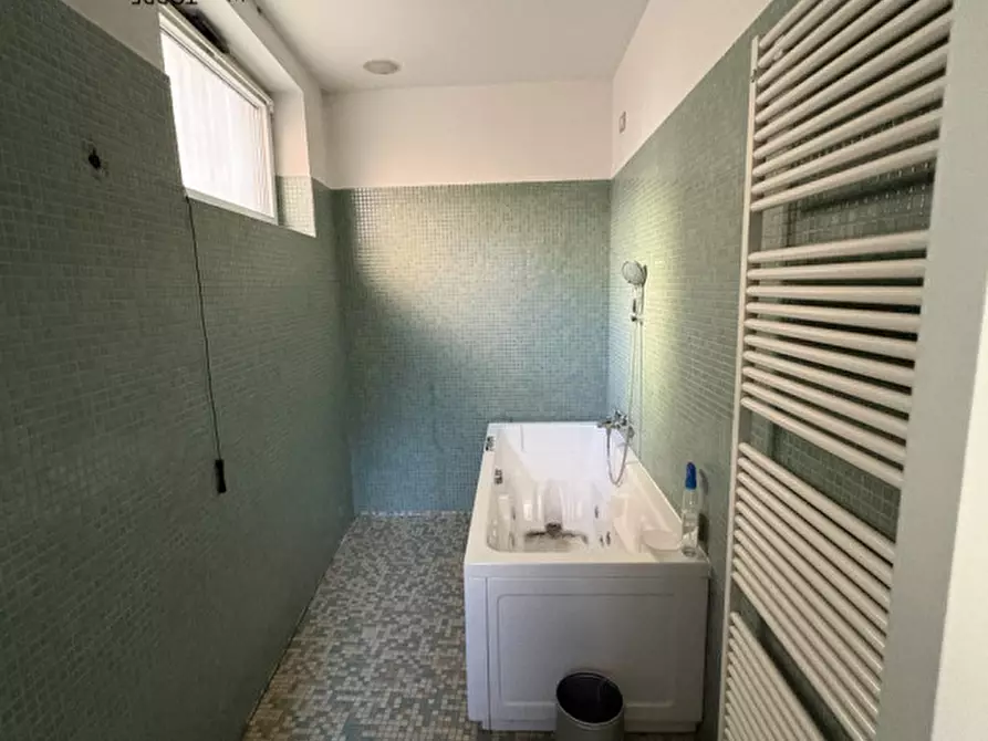 Immagine 18 di Attività commerciale in affitto  a Contà