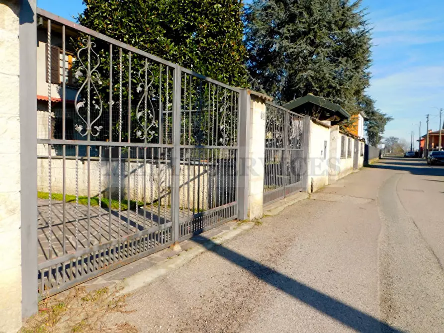 Immagine 37 di Villa in vendita  in via Alessandro Volta n° 22 a Sannazzaro De' Burgondi