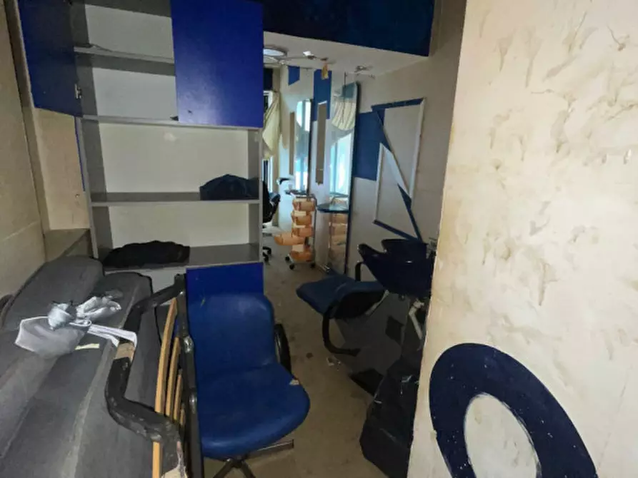 Immagine 2 di Negozio in affitto  in Rua Catalana a Napoli