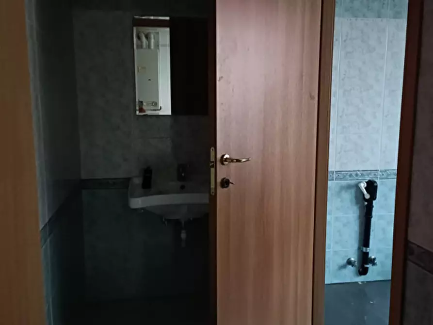 Immagine 4 di Negozio in vendita  a Badia Polesine