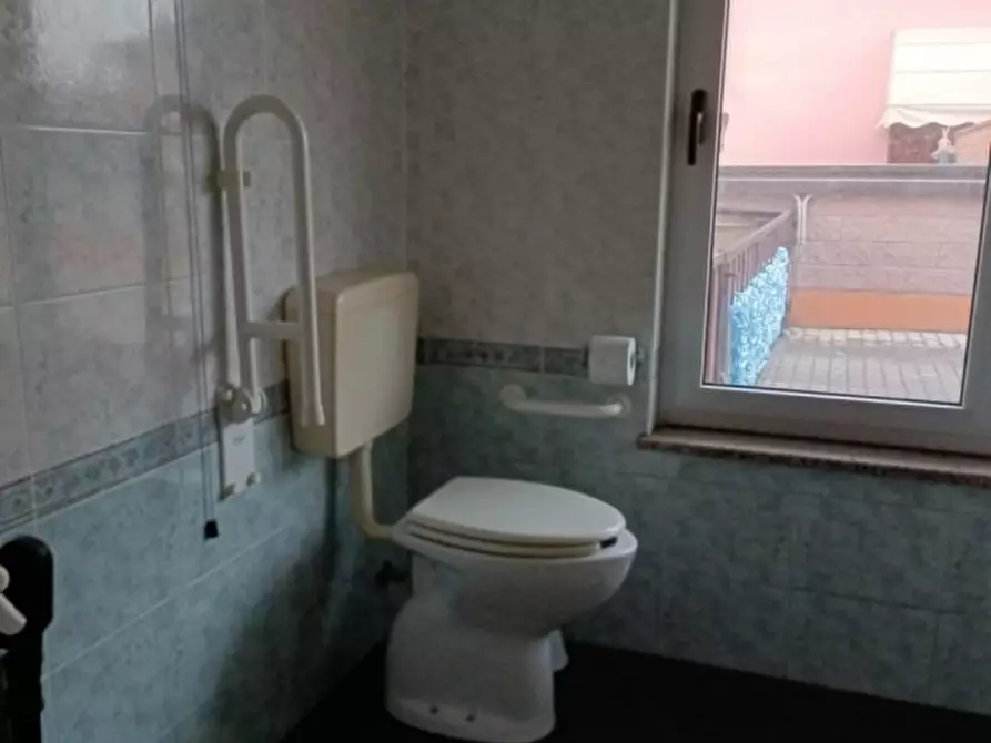 Immagine 5 di Negozio in vendita  a Badia Polesine