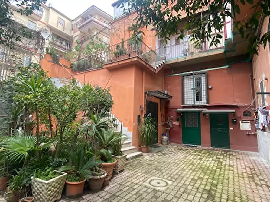 Immagine 1 di Appartamento in vendita  a Napoli