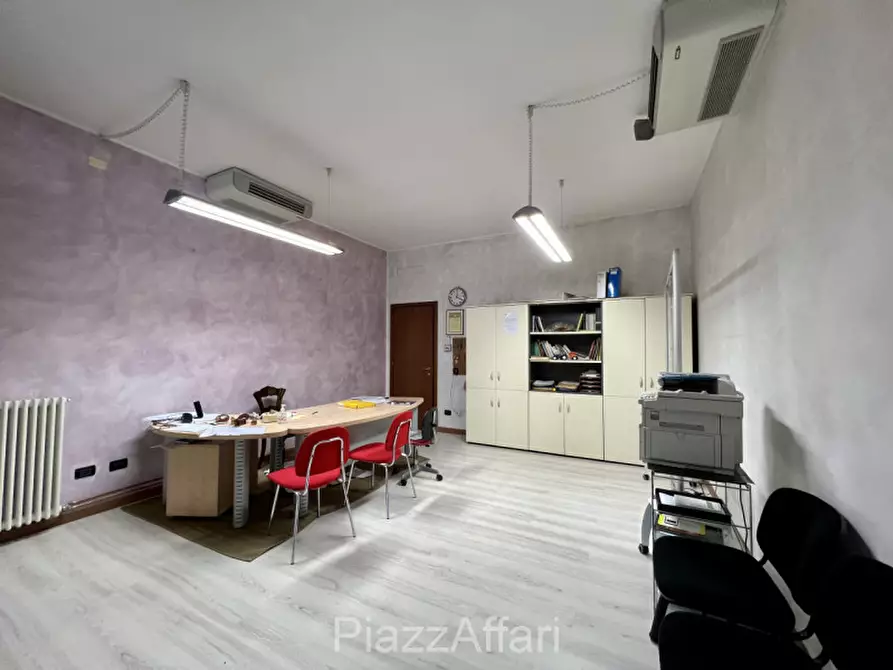 Immagine 4 di Ufficio in vendita  in Correzzola - Villa del Bosco a Correzzola