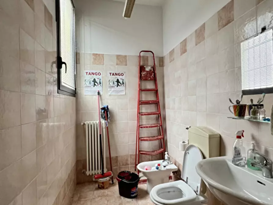 Immagine 8 di Ufficio in vendita  in Correzzola - Villa del Bosco a Correzzola