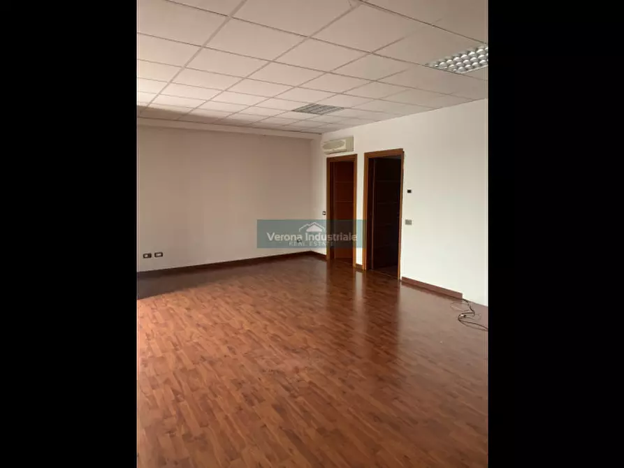 Immagine 2 di Ufficio in affitto  in via volta 26 a Pescantina