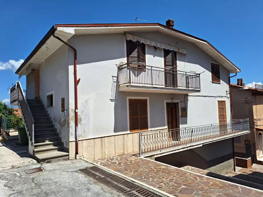 Immagine 1 di Appartamento in vendita  in via Tosti, N. snc a Luco Dei Marsi