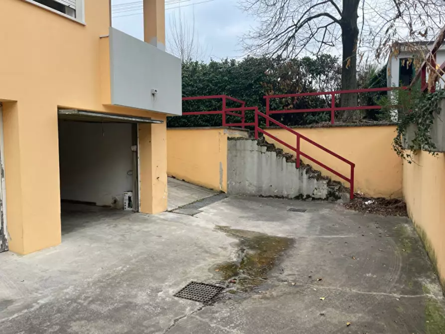 Immagine 4 di Magazzino in affitto  in Via Palladio a Abano Terme