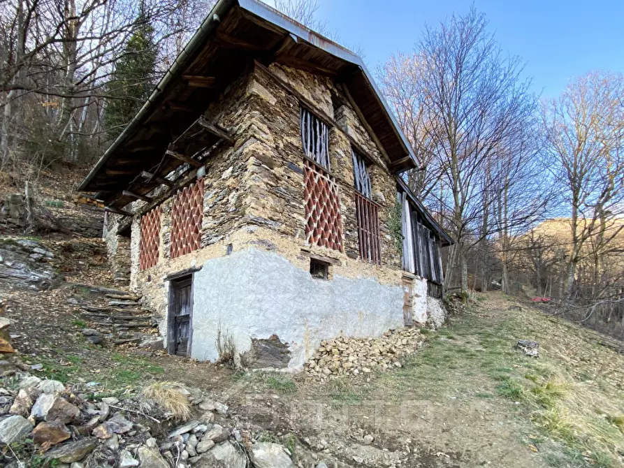 Immagine 1 di Rustico / casale in vendita  in vicinale delle alpi a Loreglia