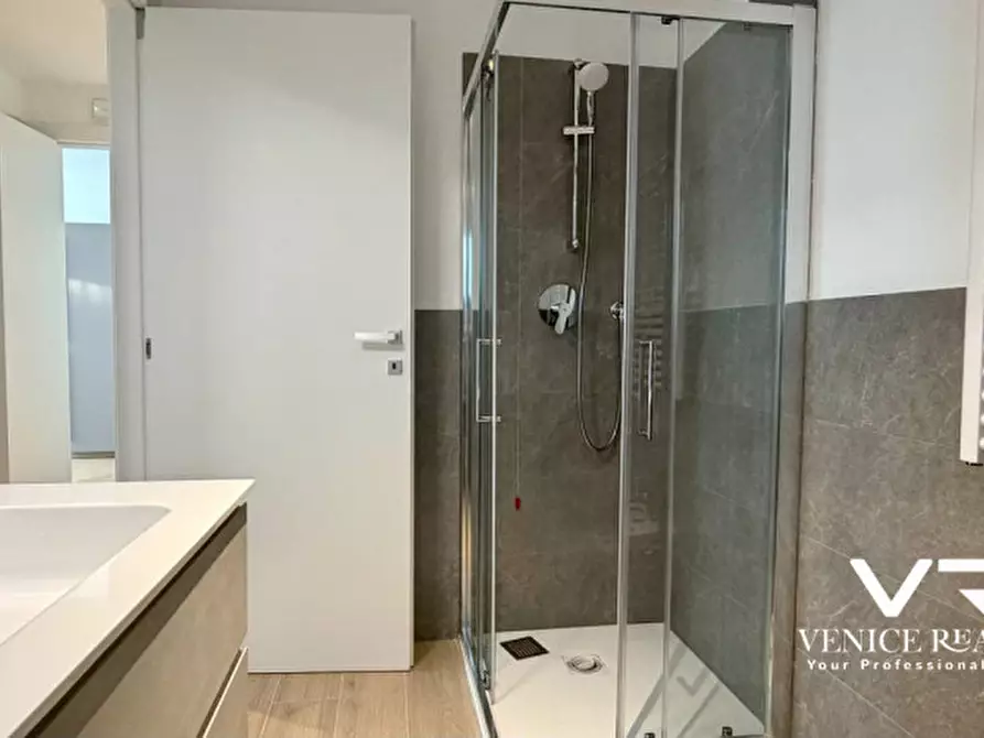 Immagine 26 di Appartamento in vendita  in viale oriente a Jesolo