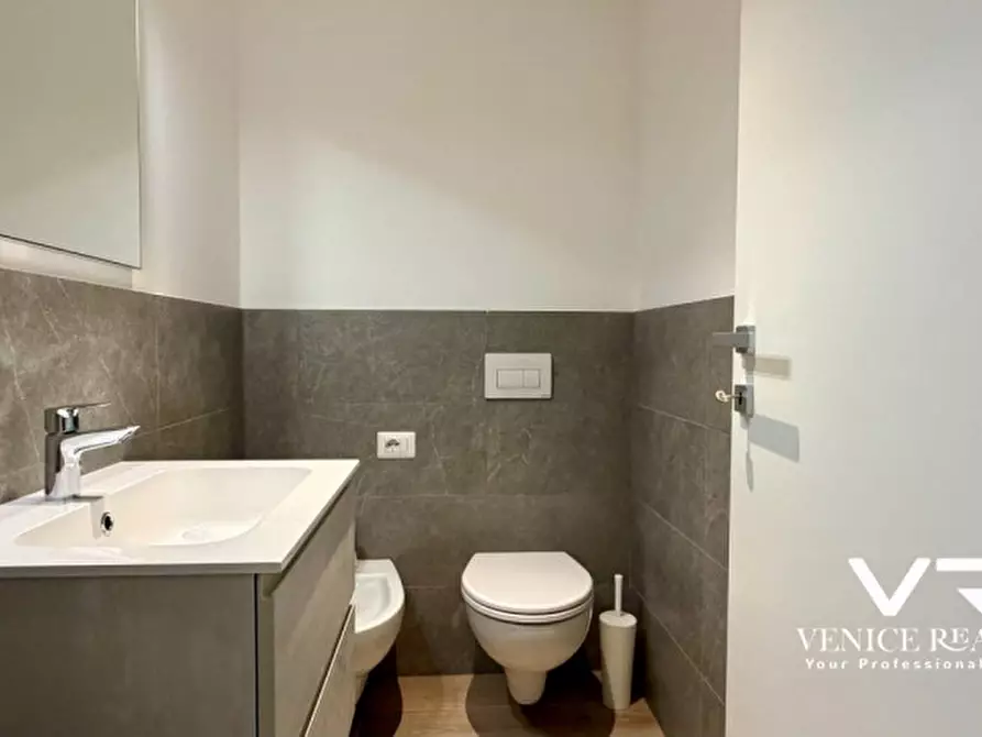 Immagine 27 di Appartamento in vendita  in viale oriente a Jesolo