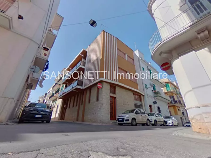 Immagine 2 di Palazzo in vendita  in Leopardi a Fasano