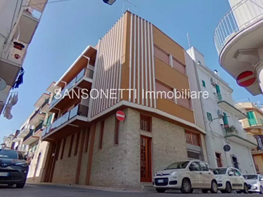 Immagine 3 di Palazzo in vendita  in Leopardi a Fasano