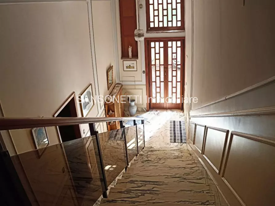 Immagine 7 di Palazzo in vendita  in Leopardi a Fasano