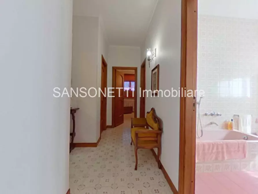 Immagine 24 di Palazzo in vendita  in Leopardi a Fasano