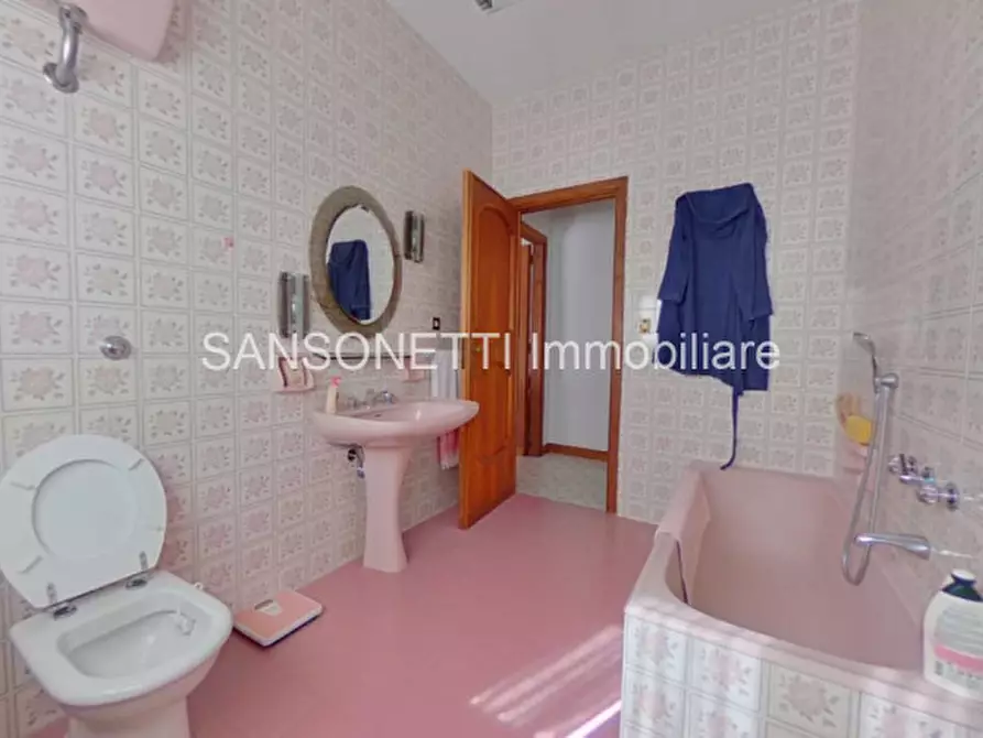 Immagine 33 di Palazzo in vendita  in Leopardi a Fasano